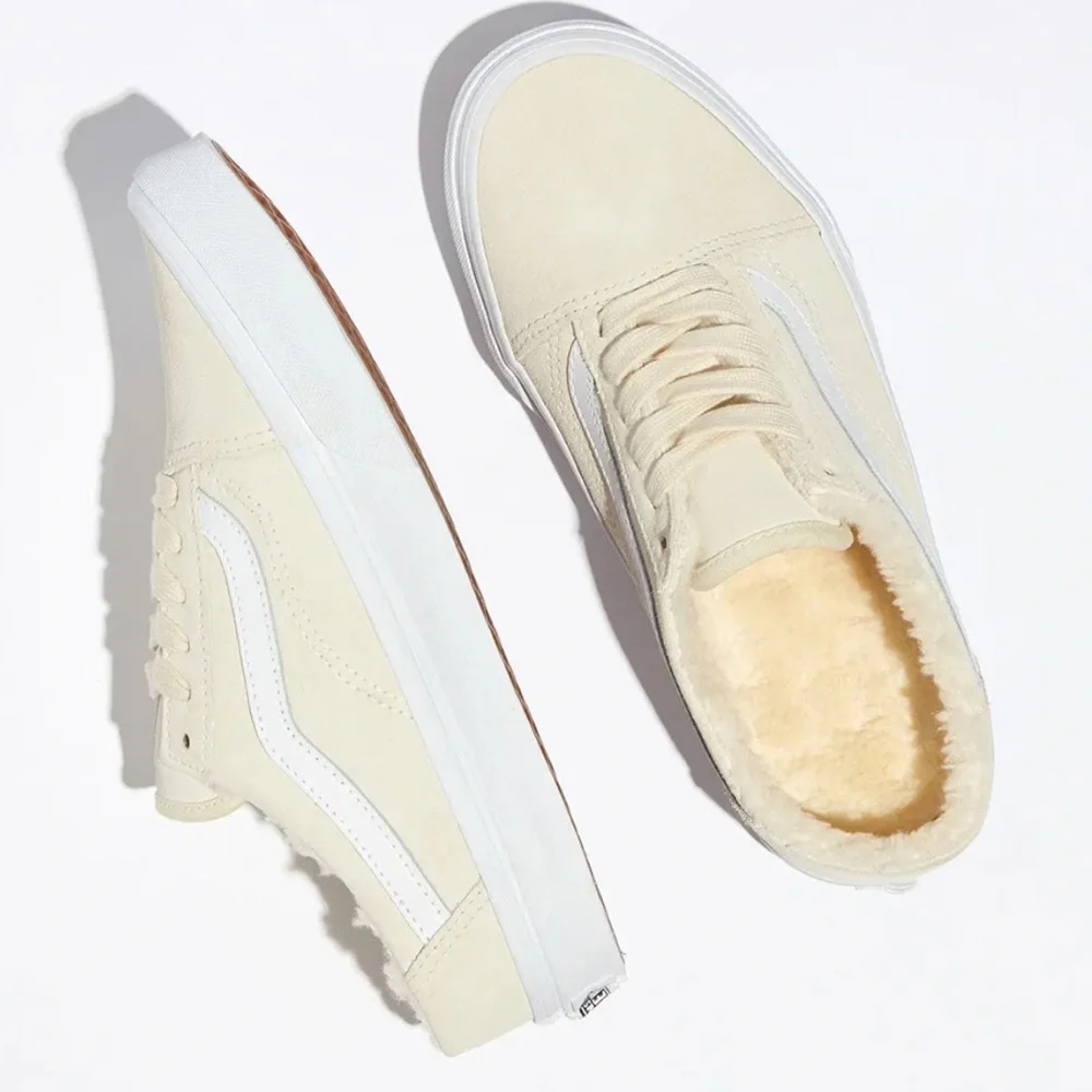 Vans - Picture 2 of 9
